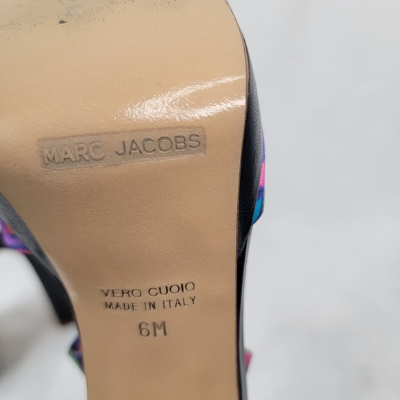 Marc Jacobs Geometric Print Silk Satin Wrap Platform Sandals Made in Italy 6
D - Picture 6 of 11